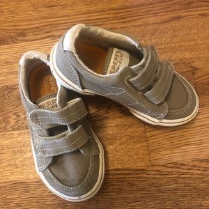 Sherry size 7 boat shoes.